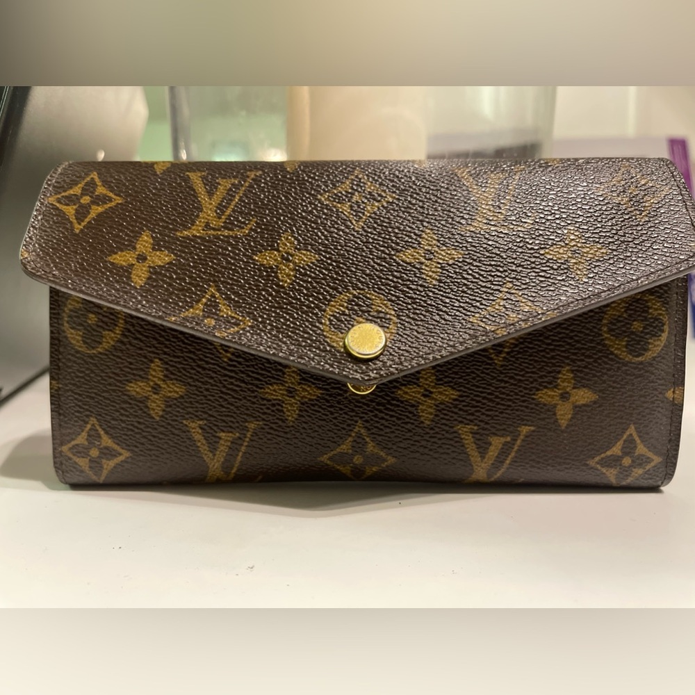 LV Wallet- purchased in Beverly Hills, includes serial number, box, dust bag